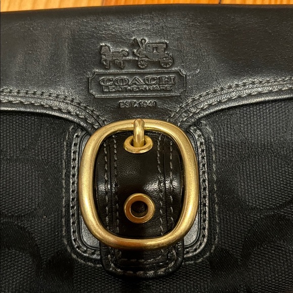 Vintage Coach wristlet Gold Detailing Buckle - Picture 2 of 8
